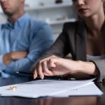 Razveza na obzorju: 2 nevidna znaka, da zakon razpada, sta bila poimenovana Razveza na obzorju: 2 nevidna znaka, da zakon razpada, sta