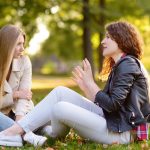 Zakaj se opravičite, čeprav niste krivi: psiholog navaja štiri glavne